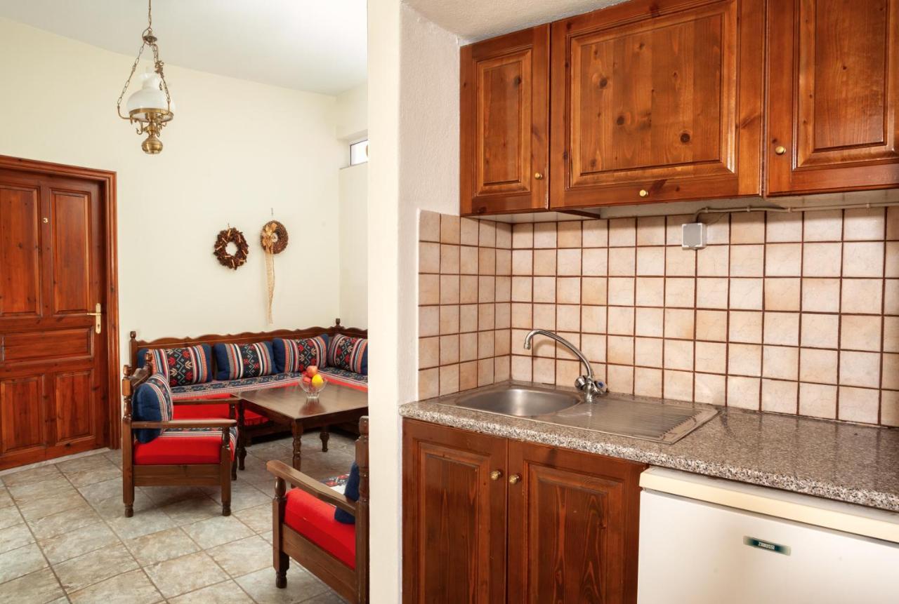 Elatos Country House Bed & Breakfast ปอร์เตเรีย ภายนอก รูปภาพ