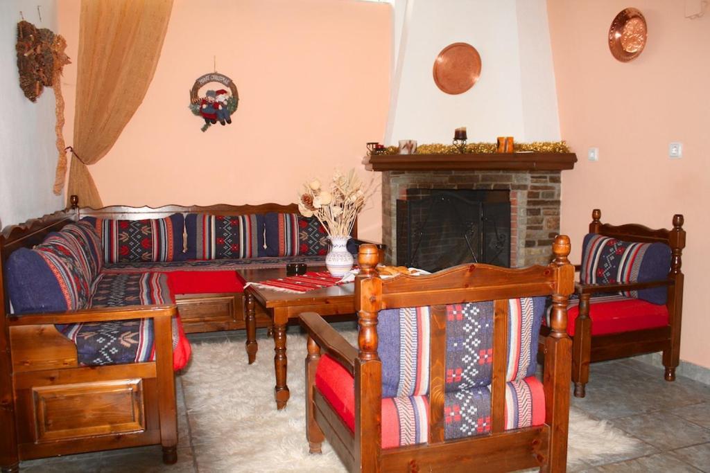 Elatos Country House Bed & Breakfast ปอร์เตเรีย ภายนอก รูปภาพ
